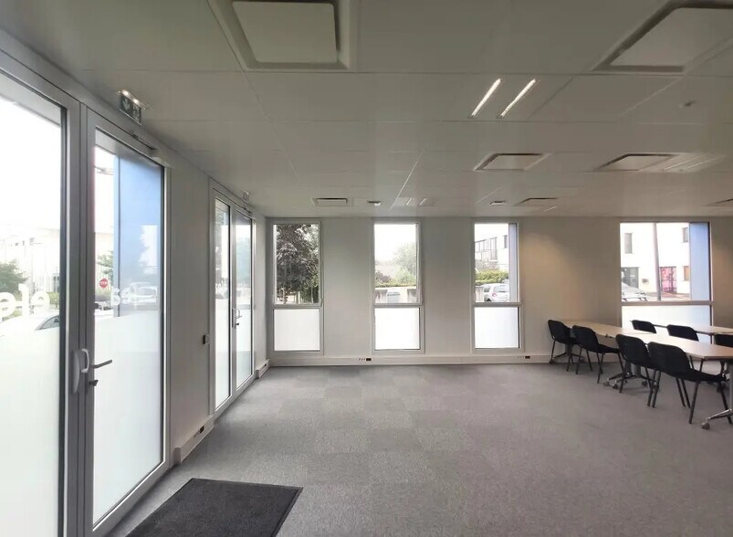 1 Avenue Emilie Du Châtelet, Nantes à louer - Photo de l’immeuble – Image 3 sur 5