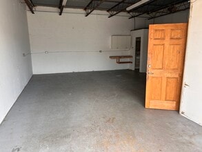 50 NE Dixie Hwy, Stuart, FL à louer Photo intérieure– Image 2 sur 4