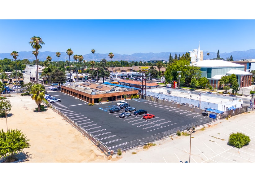 14914 Sherman Way, Van Nuys, CA à vendre - Photo de l’immeuble – Image 2 sur 12
