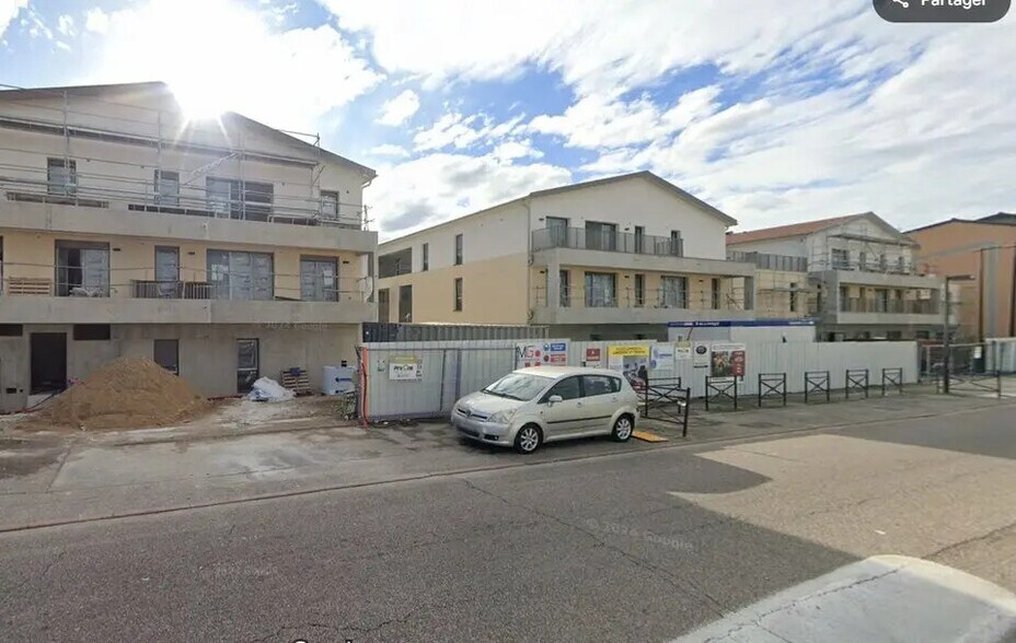 Local commercial dans Saint-Bonnet-de-Mure à louer - Photo de l’immeuble – Image 2 sur 7