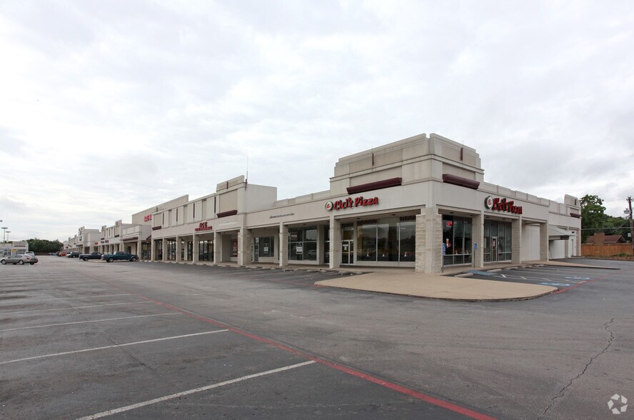 3128 Forest Ln, Dallas, TX à louer - Photo de l’immeuble – Image 1 sur 3
