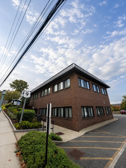615 Broadway, Hastings-on-Hudson, NY à louer - Photo de l’immeuble – Image 2 sur 6