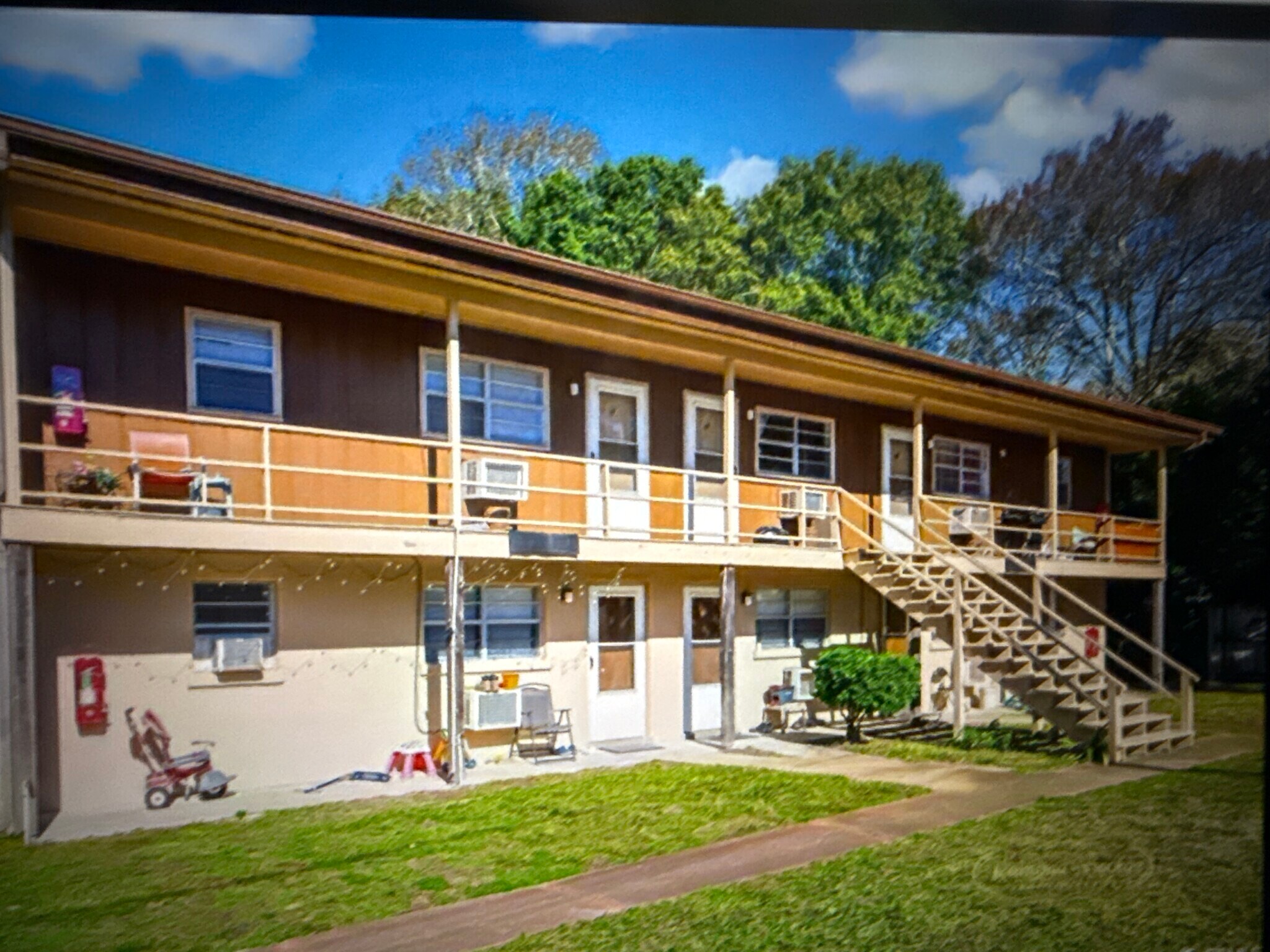 818 & 831 Bay St. portefeuille de 2 biens à vendre sur LoopNet.fr Photo de l’immeuble– Image 1 sur 5
