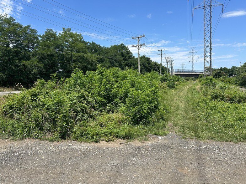 Ruritan Road, Sterling, VA à vendre - Photo de l’immeuble – Image 3 sur 5