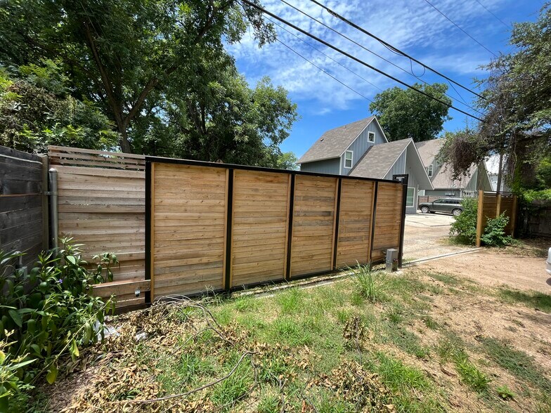 2511 E Cesar Chavez St, Austin, TX à vendre - Photo de l’immeuble – Image 3 sur 13