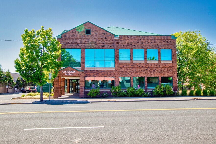141 NW Greenwood Ave, Bend, OR à louer - Photo de l’immeuble – Image 3 sur 18