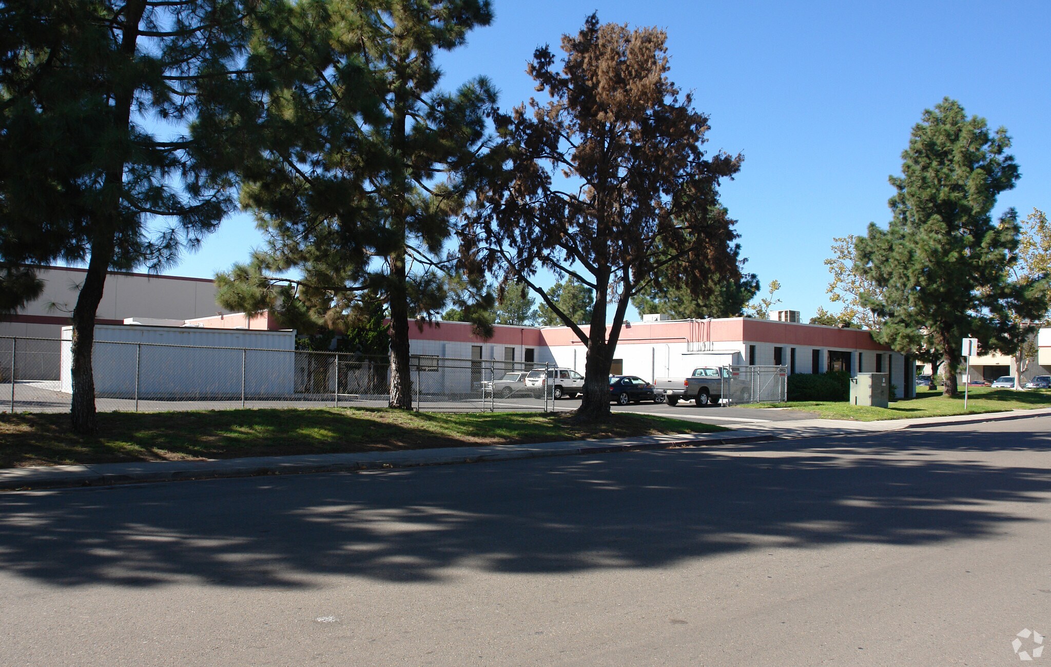 7355 Carroll Rd, San Diego, CA à louer Photo de l’immeuble– Image 1 sur 10