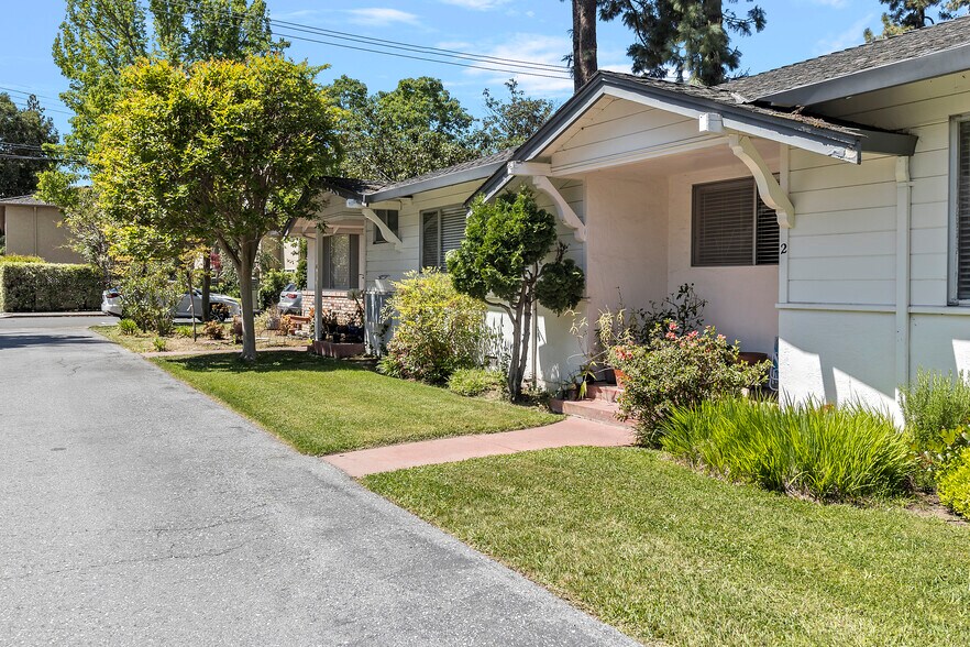 1308 Hoover St, Menlo Park, CA à vendre - Photo de l’immeuble – Image 3 sur 4