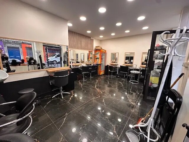 Local commercial dans Paris à vendre - Photo de l’immeuble – Image 2 sur 7