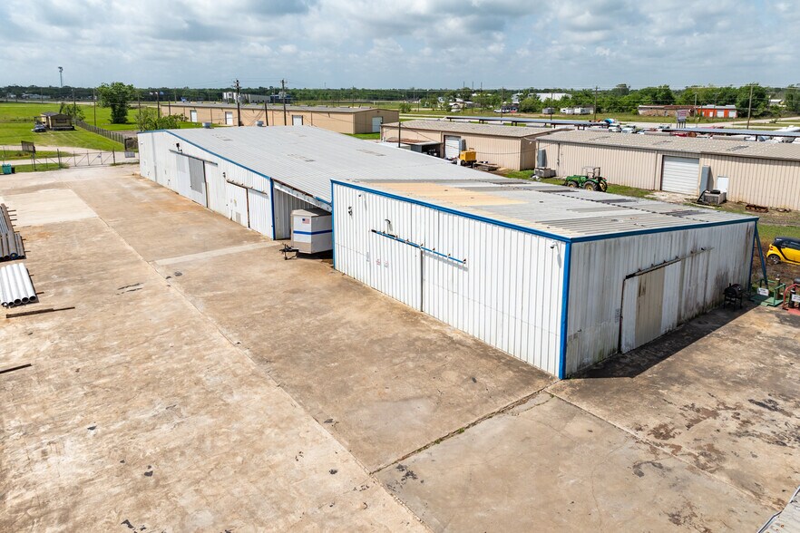 219 Legion Rd, Angleton, TX à vendre - Photo de l’immeuble – Image 2 sur 8