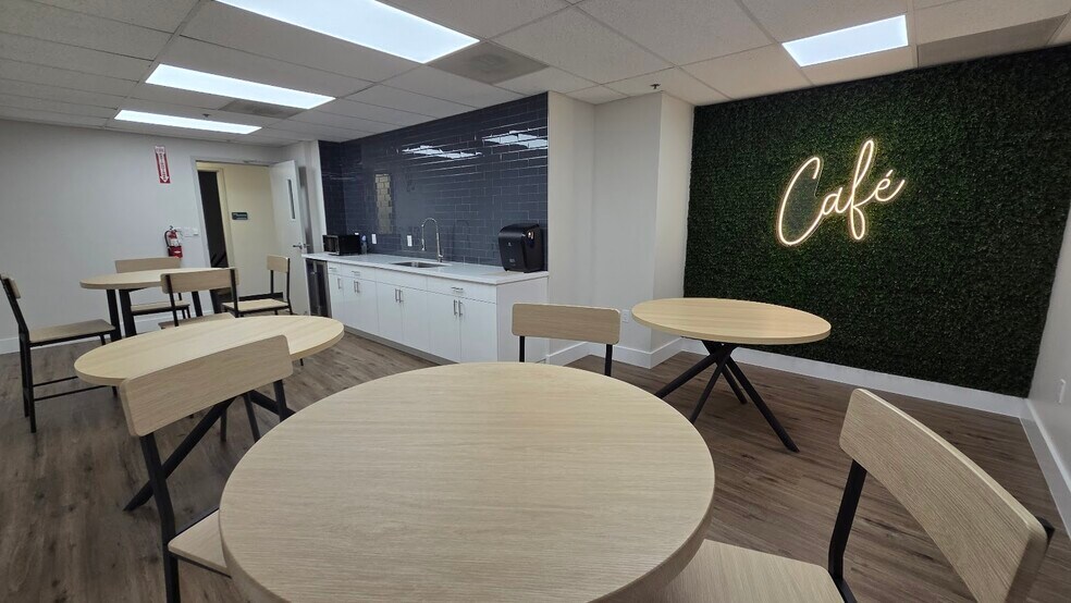 6100 Griffin Rd, Davie, FL à louer - Photo de l’immeuble – Image 3 sur 21