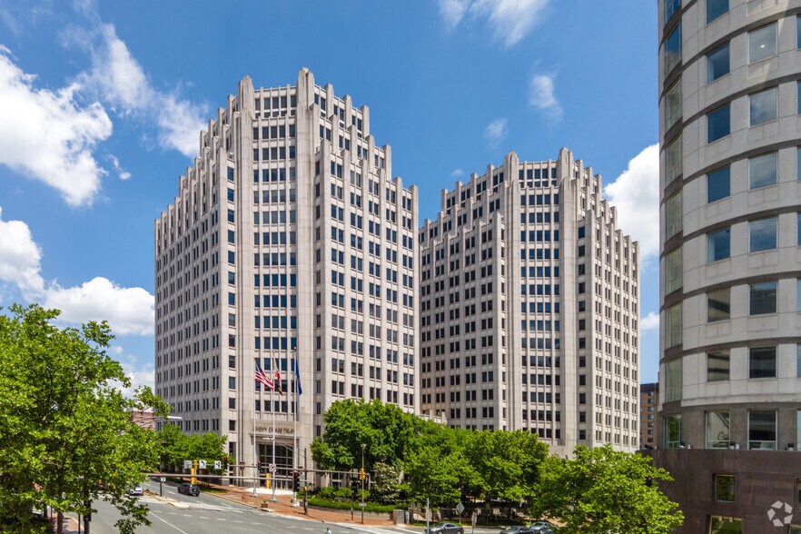 7501 Wisconsin Ave, Bethesda, MD à louer - Photo de l’immeuble – Image 1 sur 7
