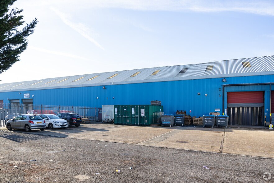 50 Freshwater Rd, Dagenham à vendre - Photo de l’immeuble – Image 3 sur 4
