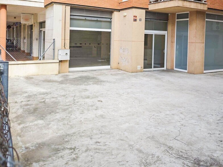 Local commercial dans Olesa de Montserrat, Barcelona à louer - Photo de l’immeuble – Image 1 sur 7
