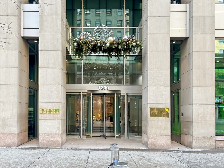 1200 Av Mcgill College, Montréal, QC à louer - Photo de l’immeuble – Image 3 sur 14