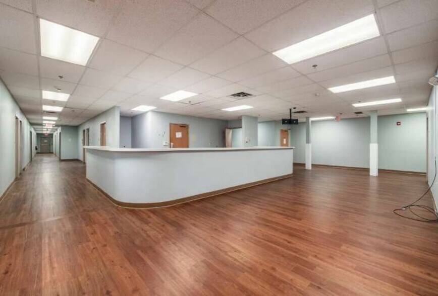 7400 Huntington Park Dr, Columbus, OH à louer - Photo intérieure – Image 3 sur 13