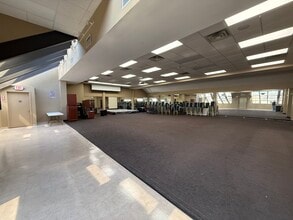 25710 Union Tpke, Glen Oaks, NY à louer Photo intérieure– Image 1 sur 9