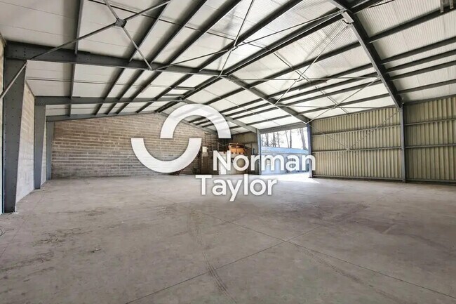 Plus de détails pour Local d'activités à louer