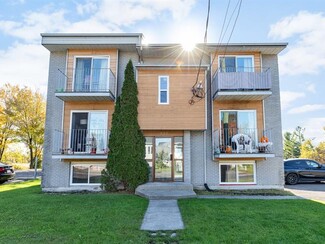 Plus de détails pour 700 Rue Du Boisé, Saint-jerome, QC - Logement à vendre