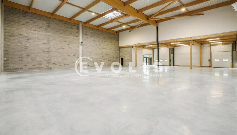 Local d’activités dans Graveson à louer - Photo intérieure – Image 2 sur 9