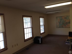 33 Hartford Ave, Granby, CT à louer Photo intérieure– Image 2 sur 4