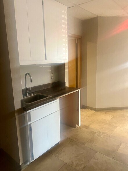 4219-4235 Centergate St, San Antonio, TX à louer - Photo intérieure – Image 2 sur 17