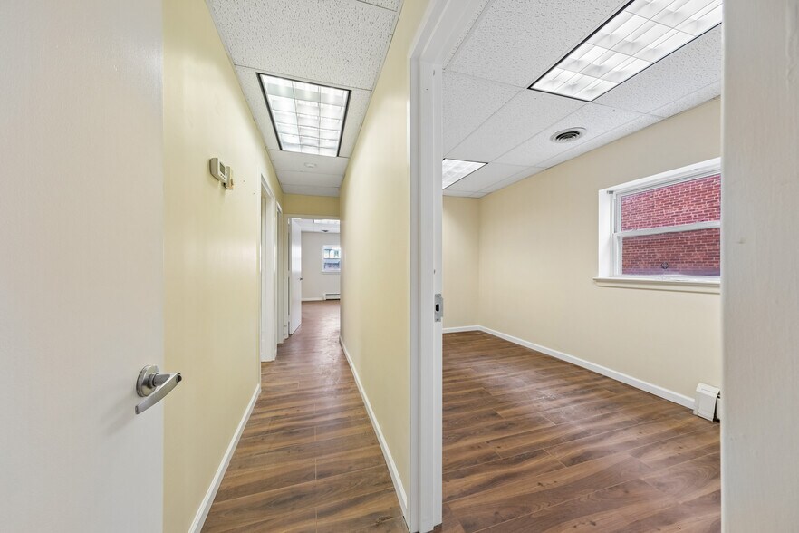 175 Cedar Ln, Teaneck, NJ à louer - Photo intérieure – Image 2 sur 33