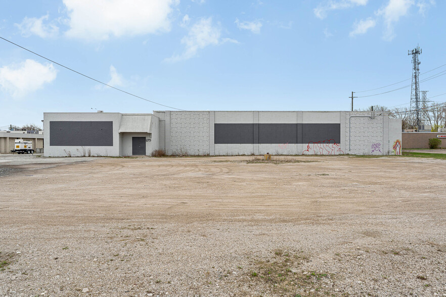 675 Tecumseh Rd W, Windsor, ON à vendre - Photo de l’immeuble – Image 2 sur 22
