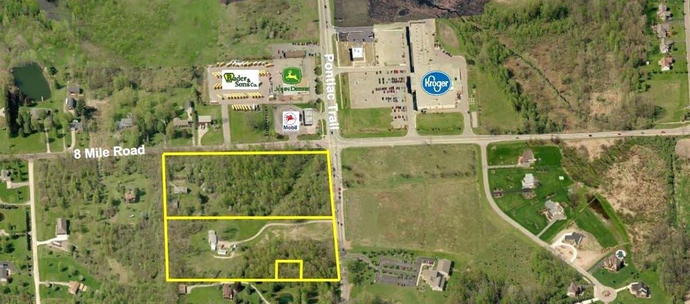 61321 W 8 Mile Rd, South Lyon, MI à vendre Photo principale– Image 1 sur 4