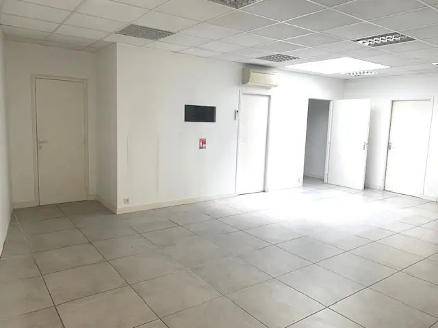 Local commercial dans Malestroit à louer - Photo de l’immeuble – Image 2 sur 4