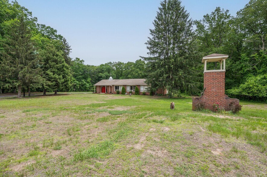 240 Creek Rd, Mount Laurel, NJ à vendre - Photo de l’immeuble – Image 2 sur 35