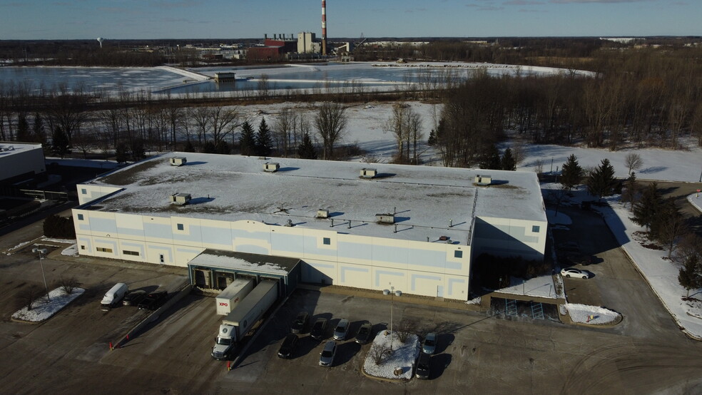 7977 Centerline Dr, Dimondale, MI à louer - Photo de l’immeuble – Image 3 sur 3