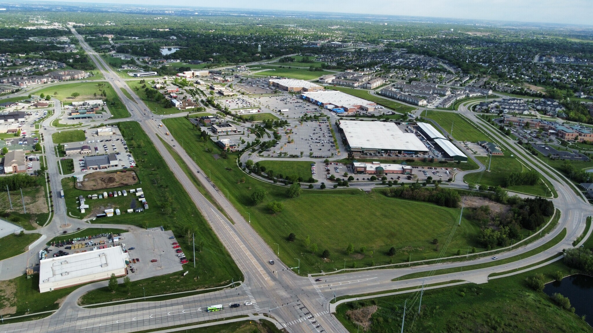 S 84th & NE Pkwy st, Lincoln, NE à vendre Photo principale– Image 1 sur 28