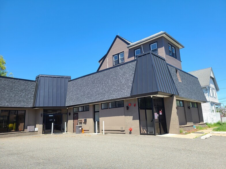 35 Pangborn Pl, Hackensack, NJ à louer - Photo de l’immeuble – Image 2 sur 25