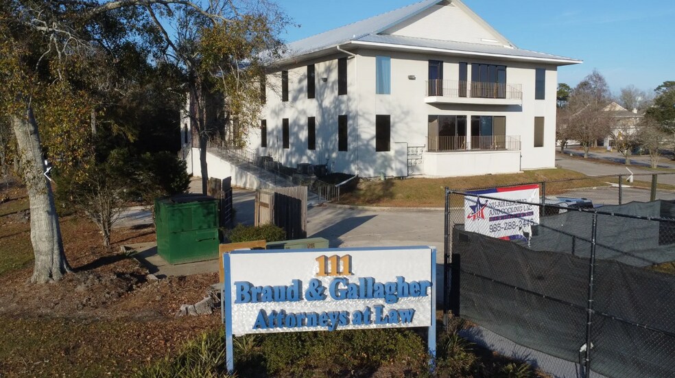 111 N Causeway Blvd, Mandeville, LA à louer - Photo de l’immeuble – Image 1 sur 9