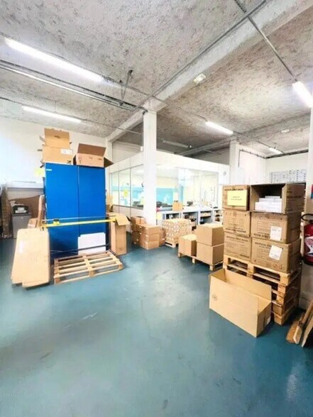 Local d’activités dans SAINT CYR L ECOLE à louer - Photo de l’immeuble – Image 3 sur 23