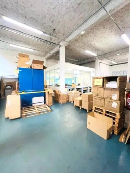 Local d’activités dans SAINT CYR L ECOLE à louer - Photo intérieure – Image 3 sur 23