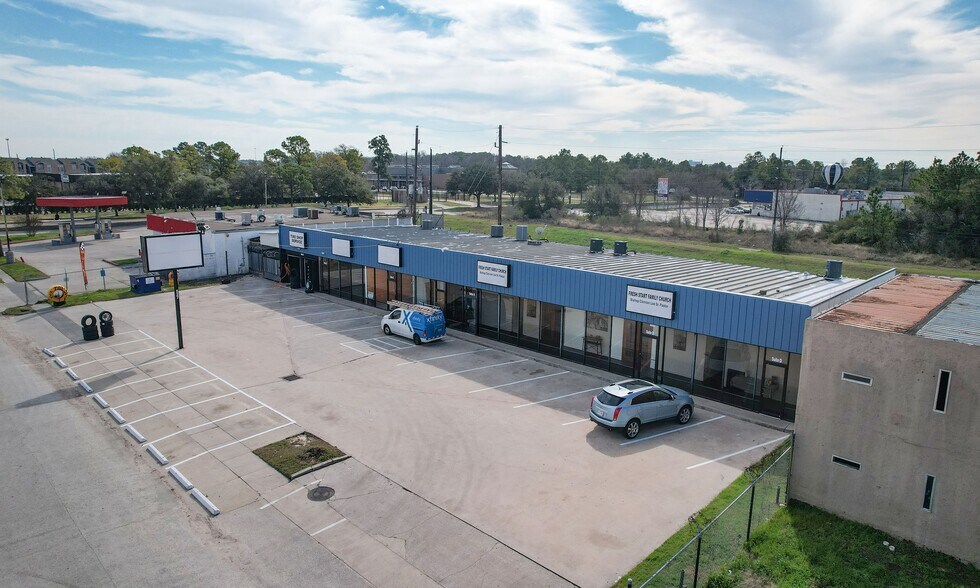 527 Barren Springs Dr, Houston, TX à vendre - Photo de l’immeuble – Image 3 sur 4