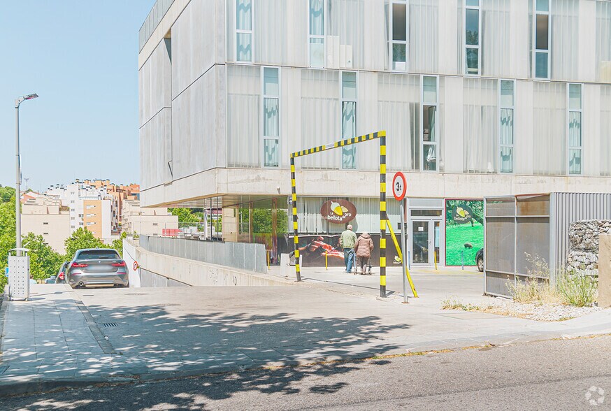 Local commercial dans Paracuellos de Jarama, Madrid à vendre - Photo de l’immeuble – Image 3 sur 5