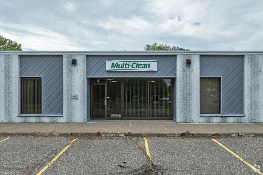 600 Cardigan Rd, Shoreview, MN à vendre - Photo de l’immeuble – Image 2 sur 4