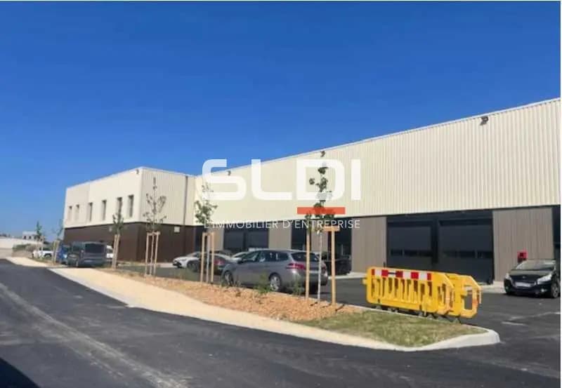 Local d'activités dans Rillieux-la-Pape à vendre - Photo de l’immeuble – Image 1 sur 7