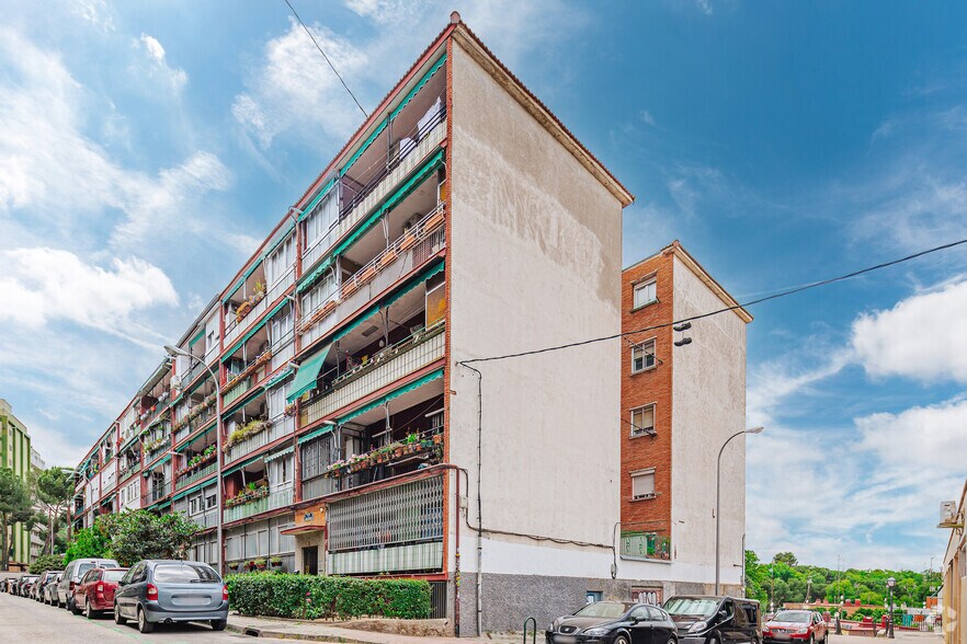 Calle de Aguilafuente, 9, Madrid, Madrid à louer - Photo de l’immeuble – Image 1 sur 2
