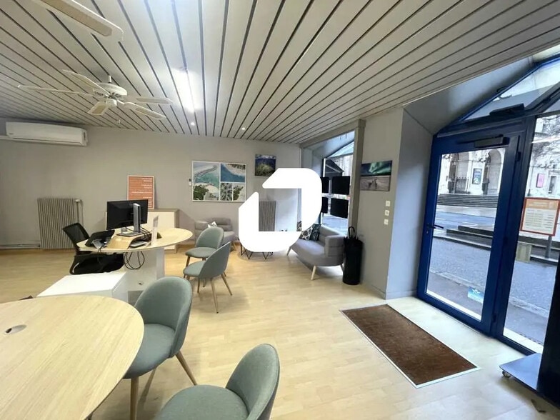 Bureau dans Lyon à louer - Photo de l’immeuble – Image 1 sur 7