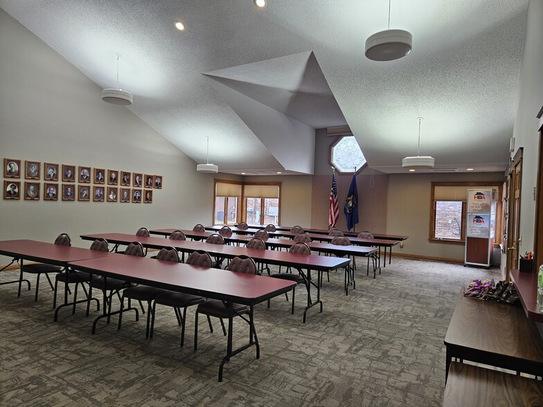 3165 Cabaret Trl S, Saginaw, MI à vendre - Photo de l’immeuble – Image 2 sur 32