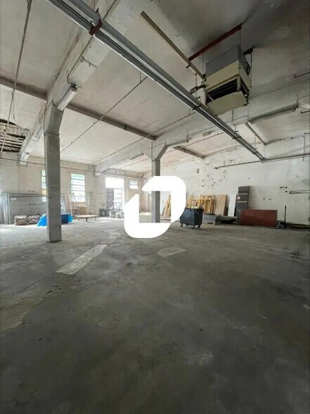 Local d’activités dans Voiron à louer - Photo de l’immeuble – Image 2 sur 6