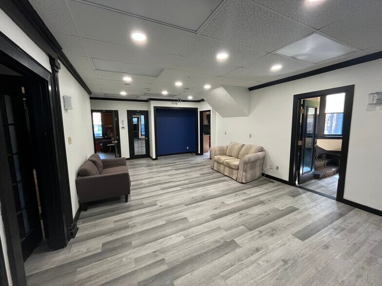 2211 Smith St, Regina, SK à louer - Photo de l’immeuble – Image 2 sur 10