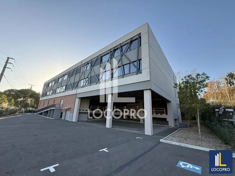 Local d’activités dans MOUGINS à louer - Photo de l’immeuble – Image 1 sur 7