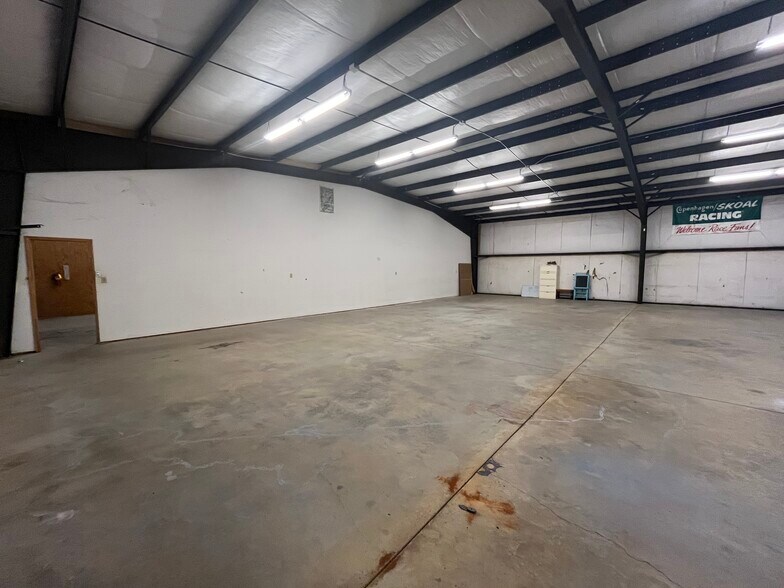 4086 N NC 16 Business Hwy, Denver, NC à louer - Photo de l’immeuble – Image 2 sur 9
