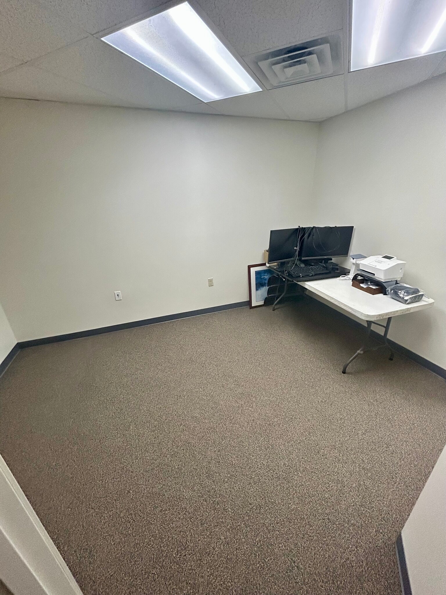 1321 W Randol Mill Rd, Arlington, TX à louer Photo intérieure– Image 1 sur 2