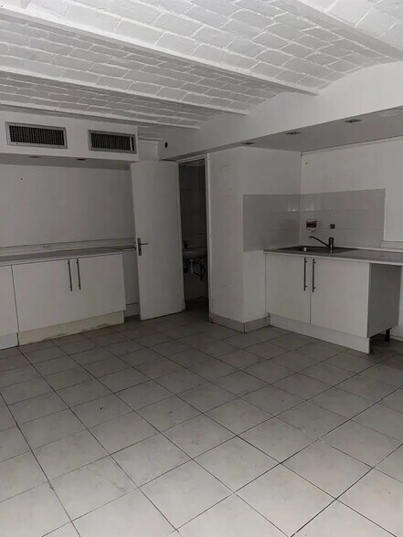 Local commercial dans Paris à louer - Photo de l’immeuble – Image 2 sur 2